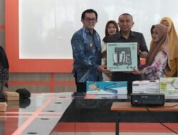 Wakil Wali Kota Singkawang Serahkan Bantuan Sarana Usaha untuk Kelompok Masyarakat