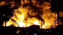 Pabrik Tepung Tapioka PT Sinar Pematang Mulia II Dilalap Api, Petugas Berjibaku Padamkan Kebakaran
