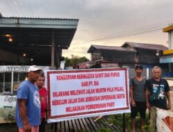 Warga Tutup Akses Jalan untuk Truk PT BIA, Protes Jalan Desa Rusak Akibat Aktivitas Sawit